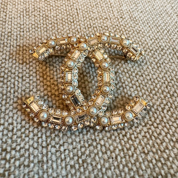 CHANEL Jewelry - Brand New Classic Chanel Large CC Logo Crystal Embellished Pearl Brooch